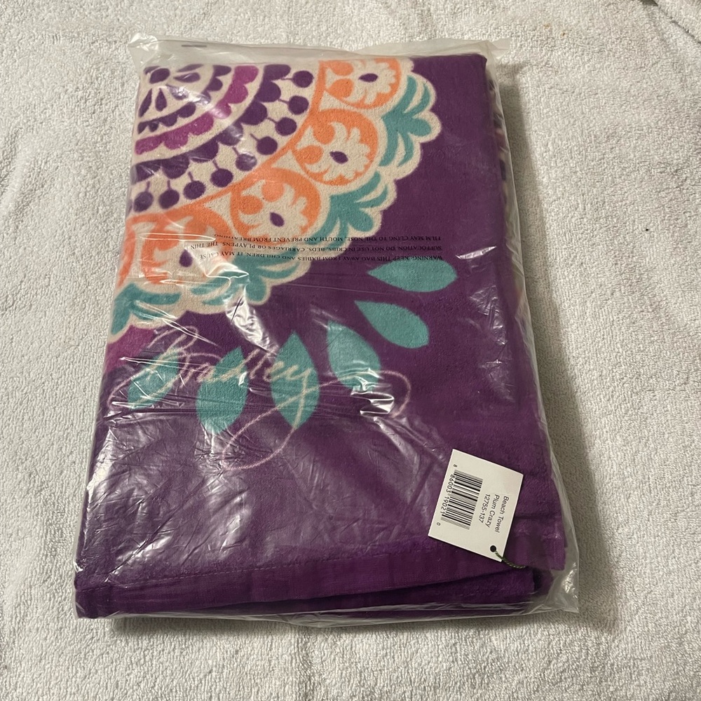 NWT Vera Bradley Plum Crazy Beach Towel NWT - Picture 2 of 8